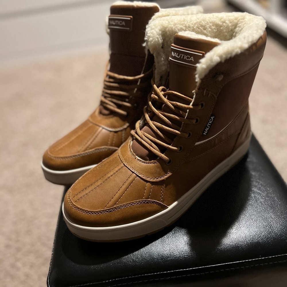 Gentle worn size 11 Nautica Boots.